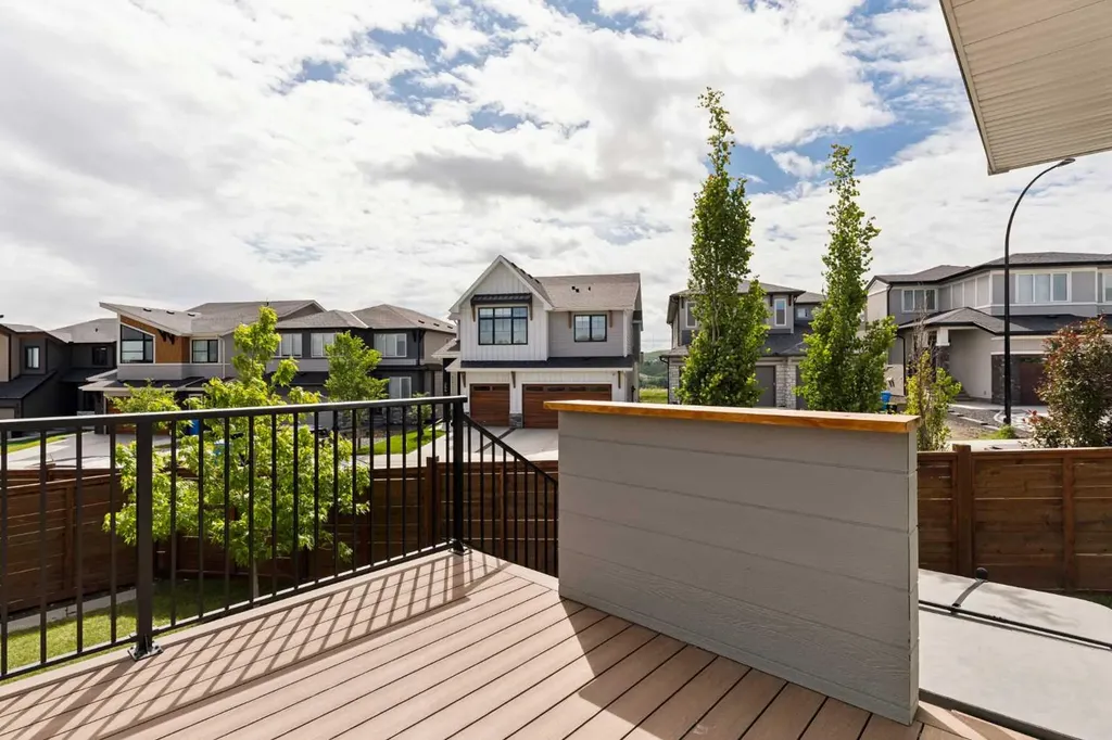 36 Rowley Rise NW Calgary AB T3L 0G8