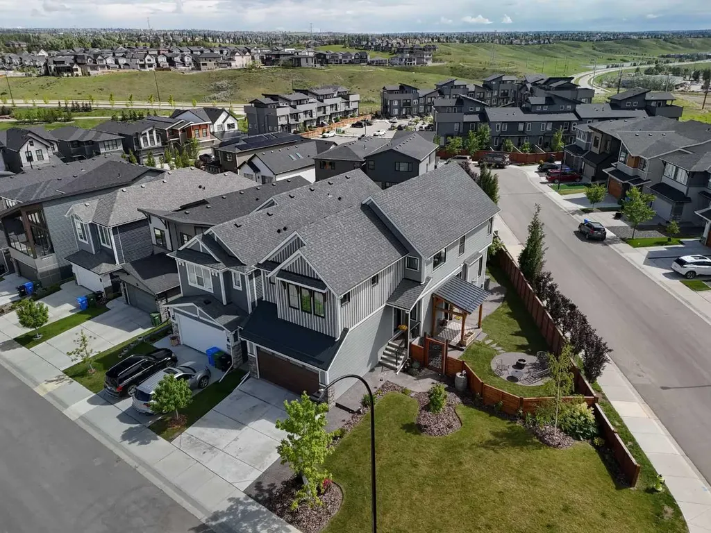 36 Rowley Rise NW Calgary AB T3L 0G8
