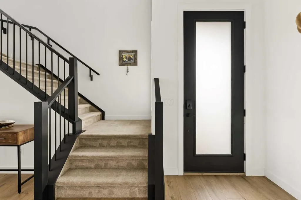 36 Rowley Rise NW Calgary AB T3L 0G8