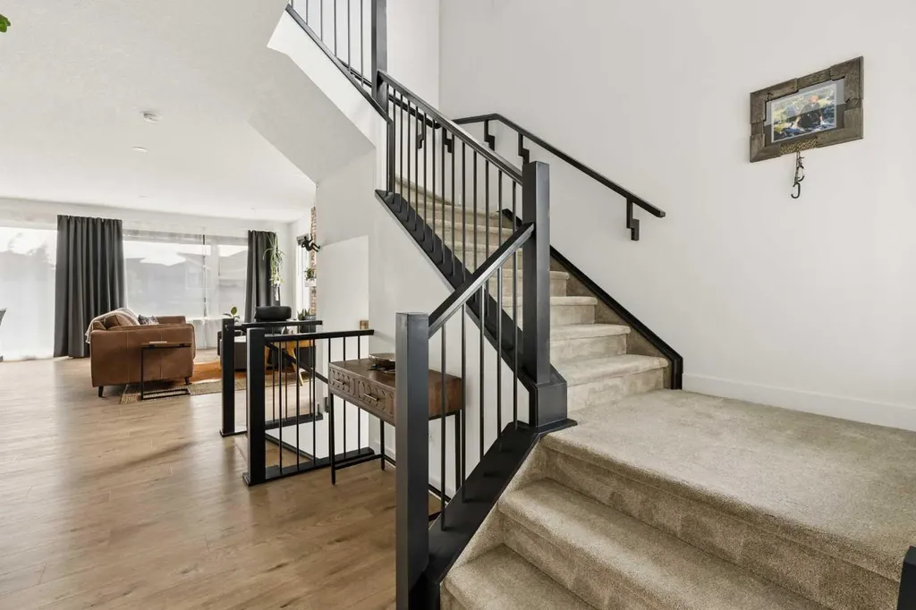 36 Rowley Rise NW Calgary AB T3L 0G8