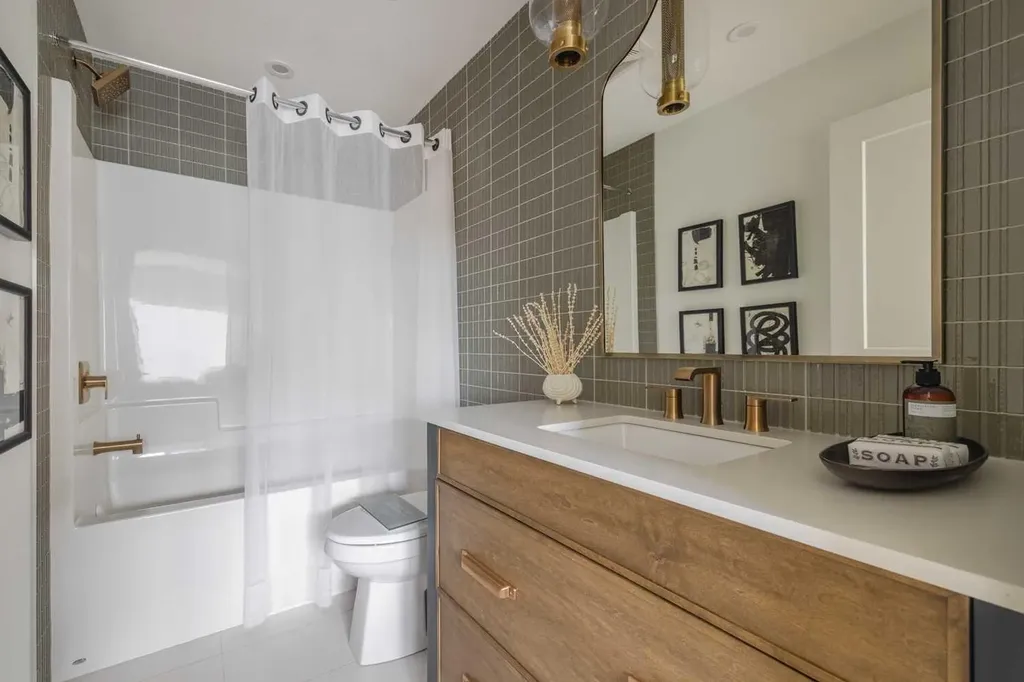 199 Sage Hill Heights NW Calgary AB T3R 2E5