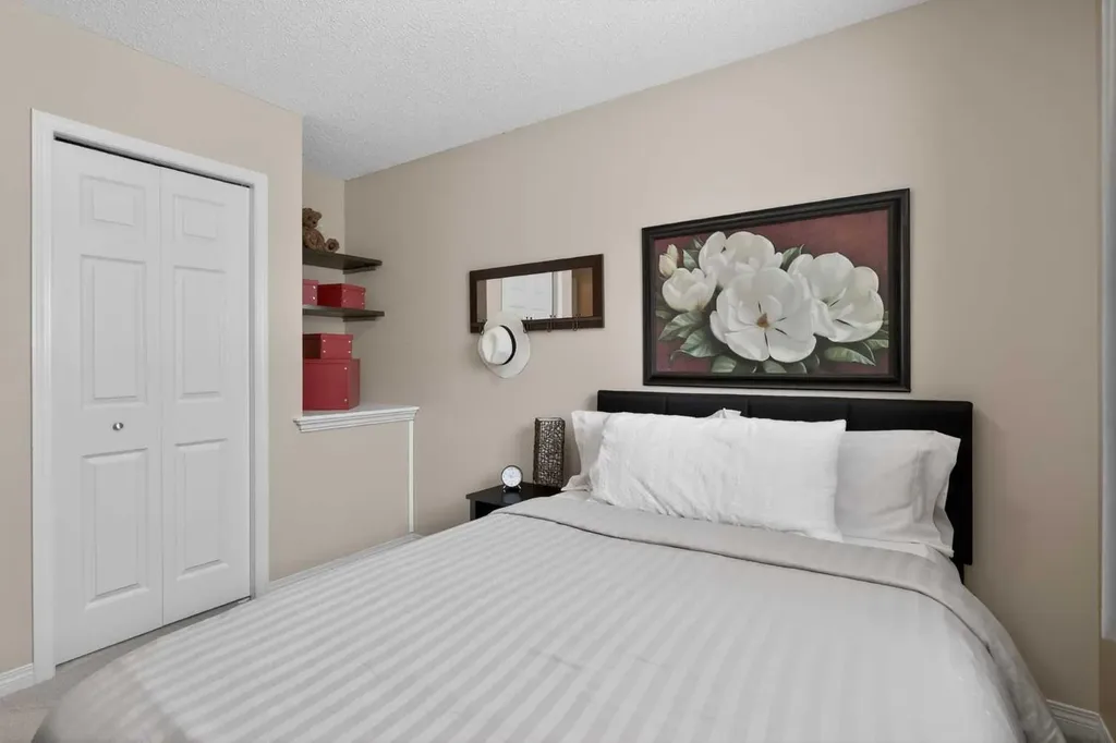 285 West Creek Springs Chestermere AB T1Y 1N7