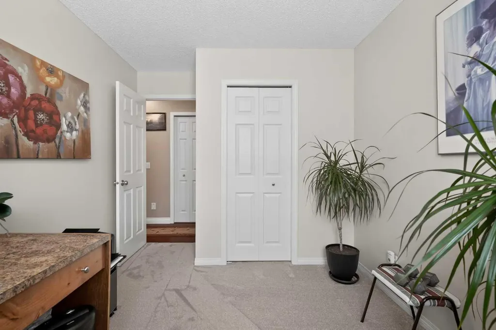 285 West Creek Springs Chestermere AB T1Y 1N7