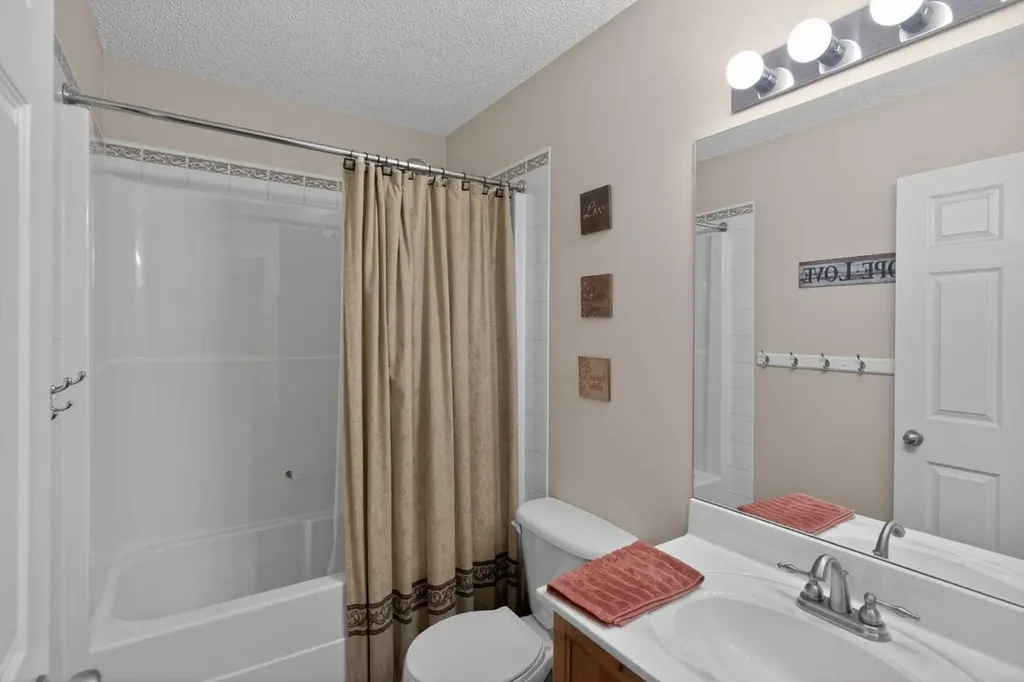 285 West Creek Springs Chestermere AB T1Y 1N7