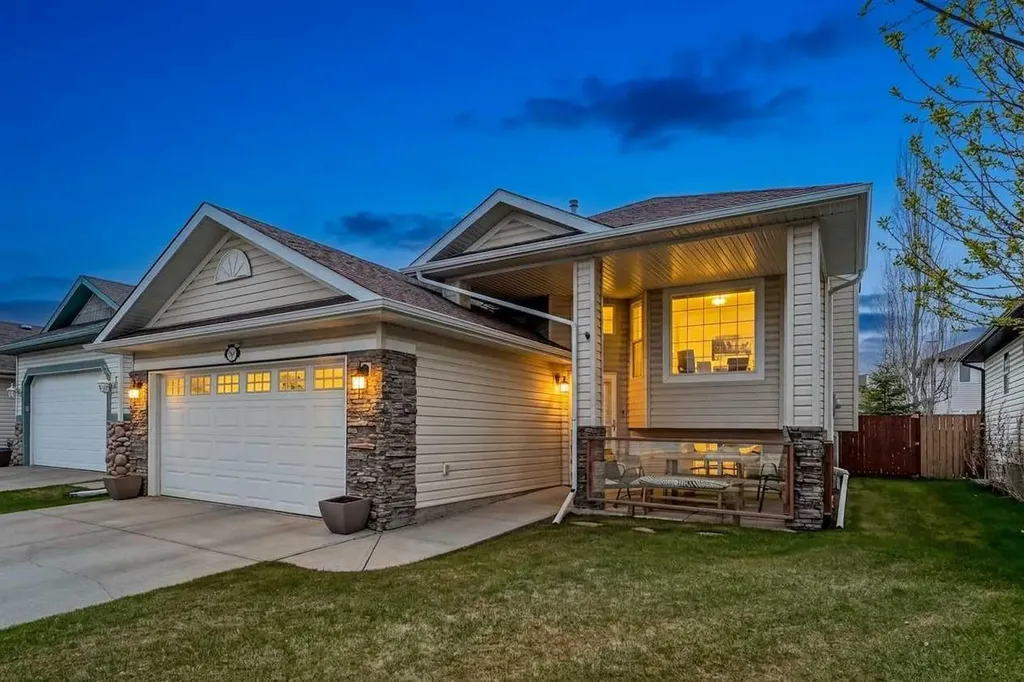 285 West Creek Springs Chestermere AB T1Y 1N7