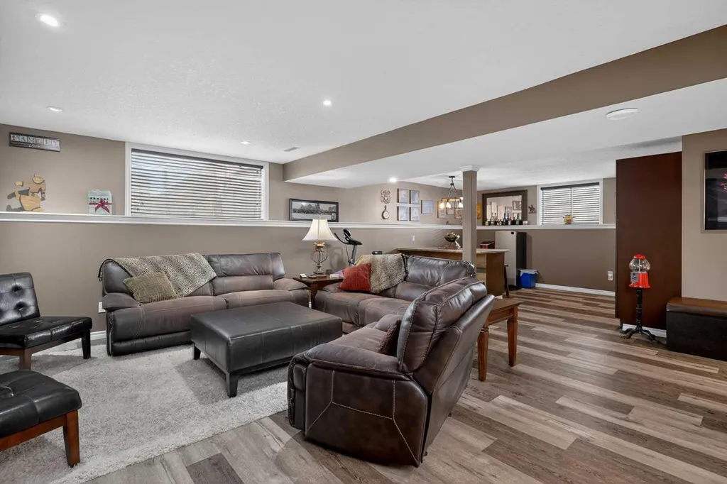 285 West Creek Springs Chestermere AB T1Y 1N7