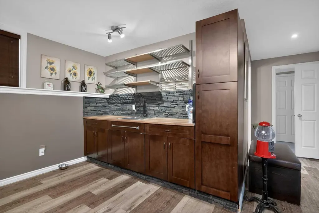 285 West Creek Springs Chestermere AB T1Y 1N7