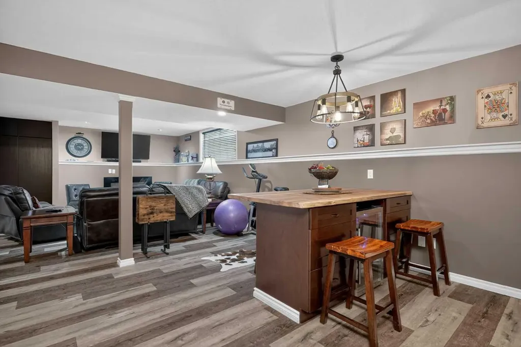 285 West Creek Springs Chestermere AB T1Y 1N7