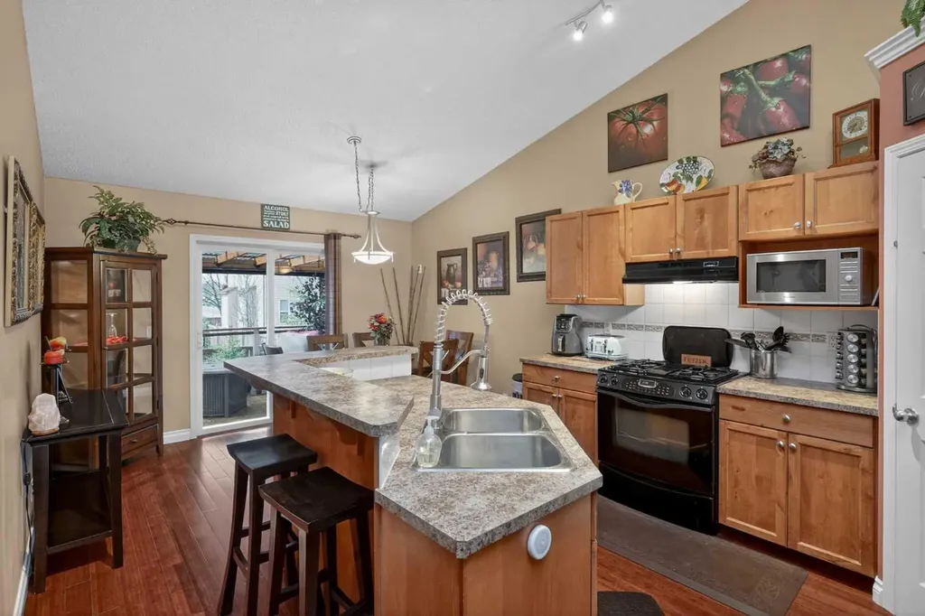 285 West Creek Springs Chestermere AB T1Y 1N7