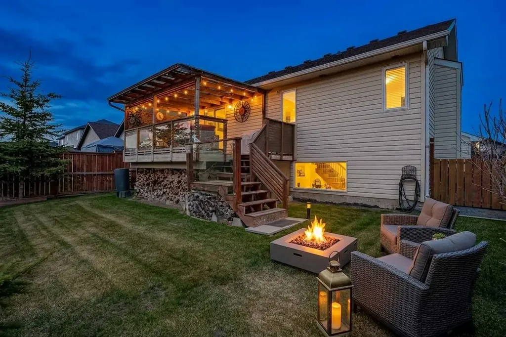 285 West Creek Springs Chestermere AB T1Y 1N7