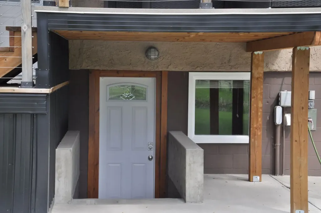 34 Oak Avenue Okotoks AB T1S 1K6