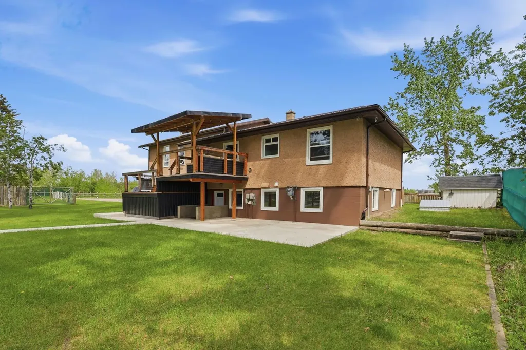 34 Oak Avenue Okotoks AB T1S 1K6
