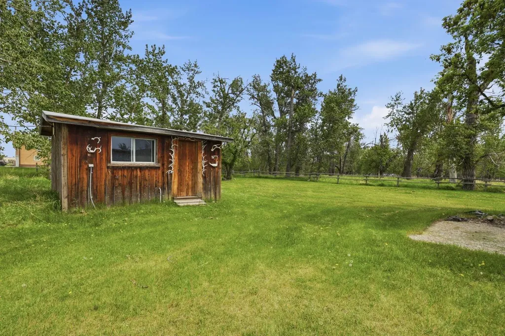 34 Oak Avenue Okotoks AB T1S 1K6