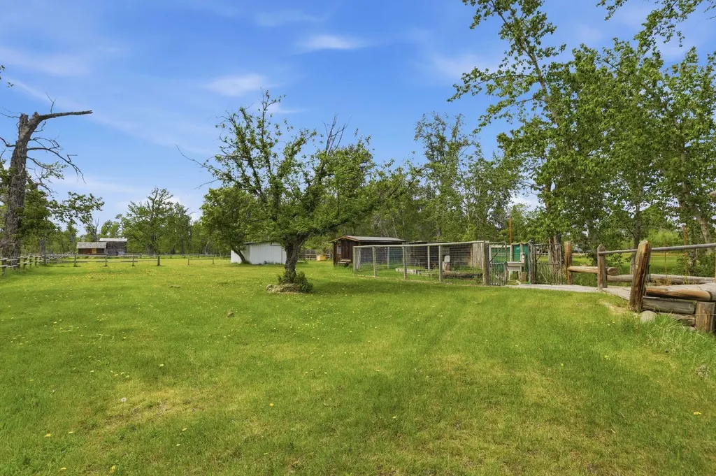 34 Oak Avenue Okotoks AB T1S 1K6