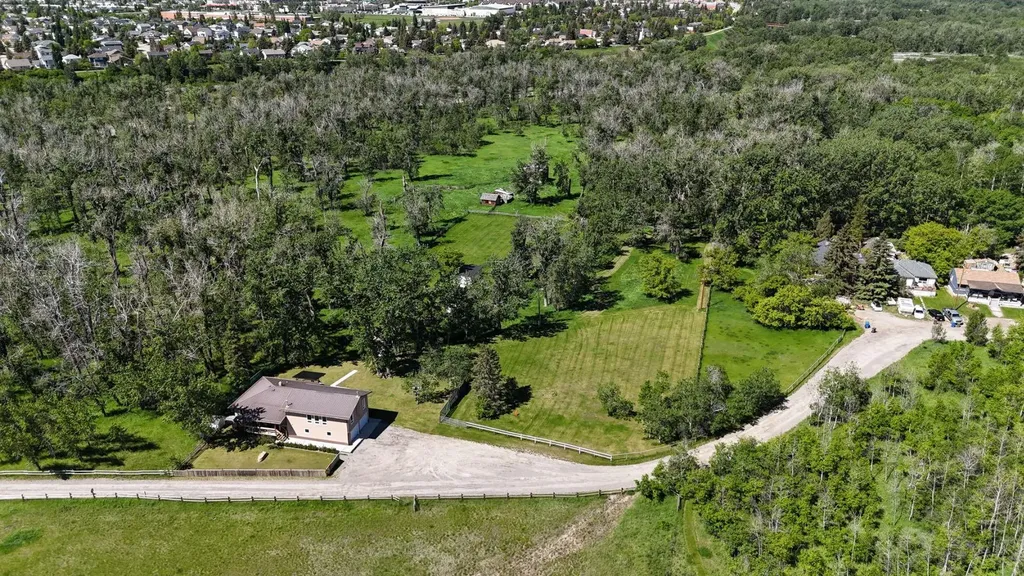34 Oak Avenue Okotoks AB T1S 1K6