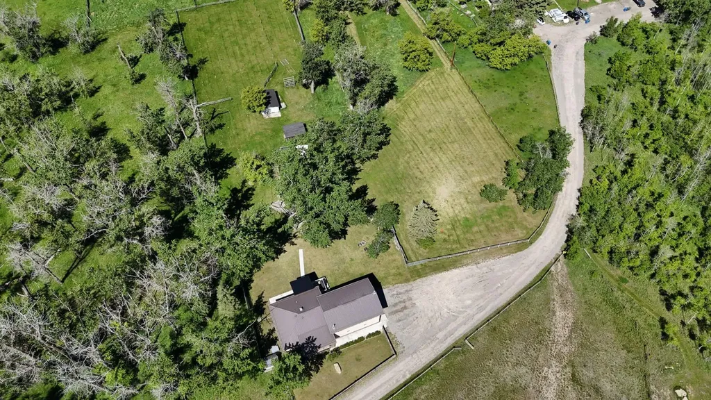 34 Oak Avenue Okotoks AB T1S 1K6