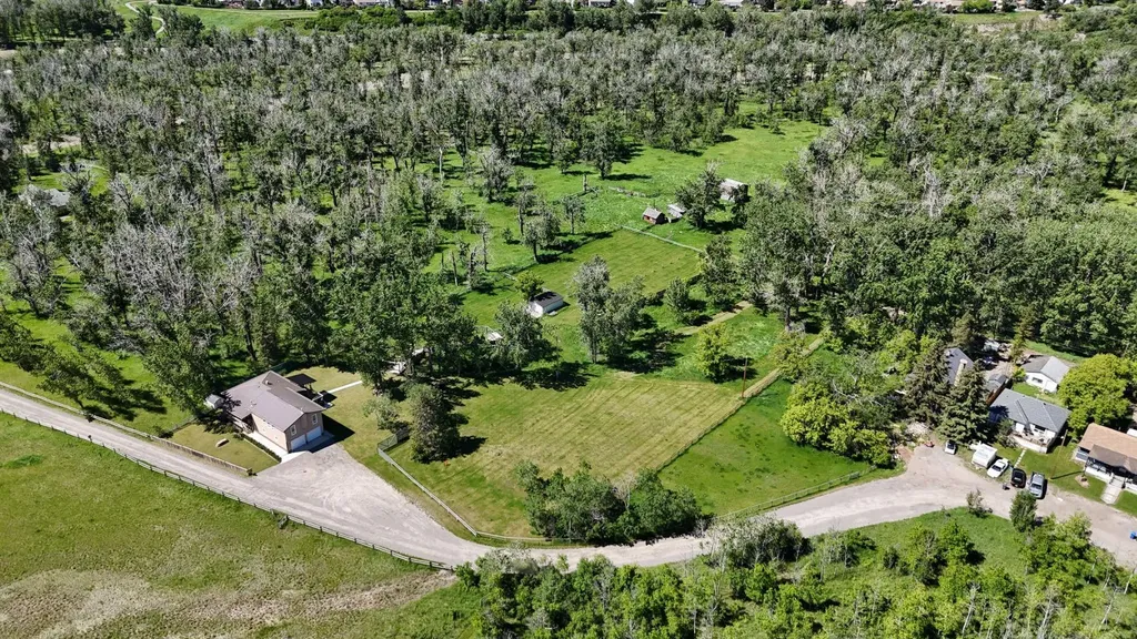 34 Oak Avenue Okotoks AB T1S 1K6