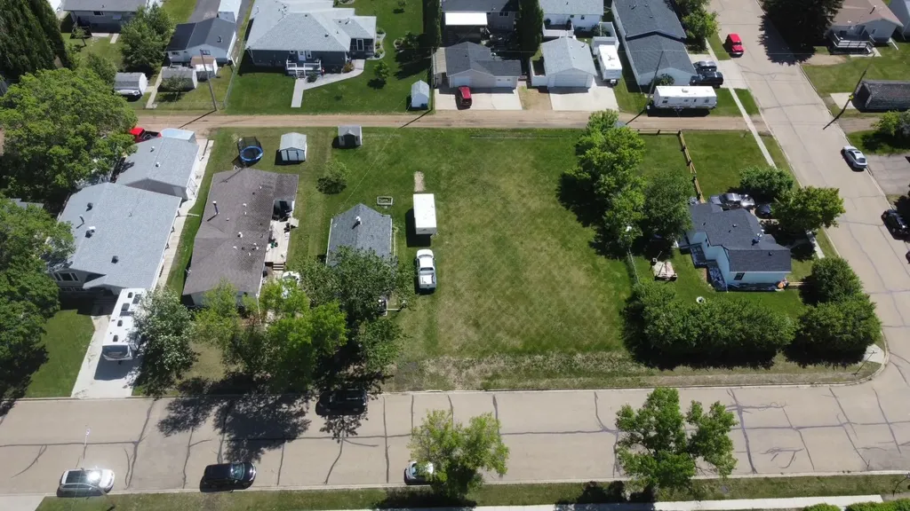 5213 & 5209 49 Street Daysland AB T0B 0G3