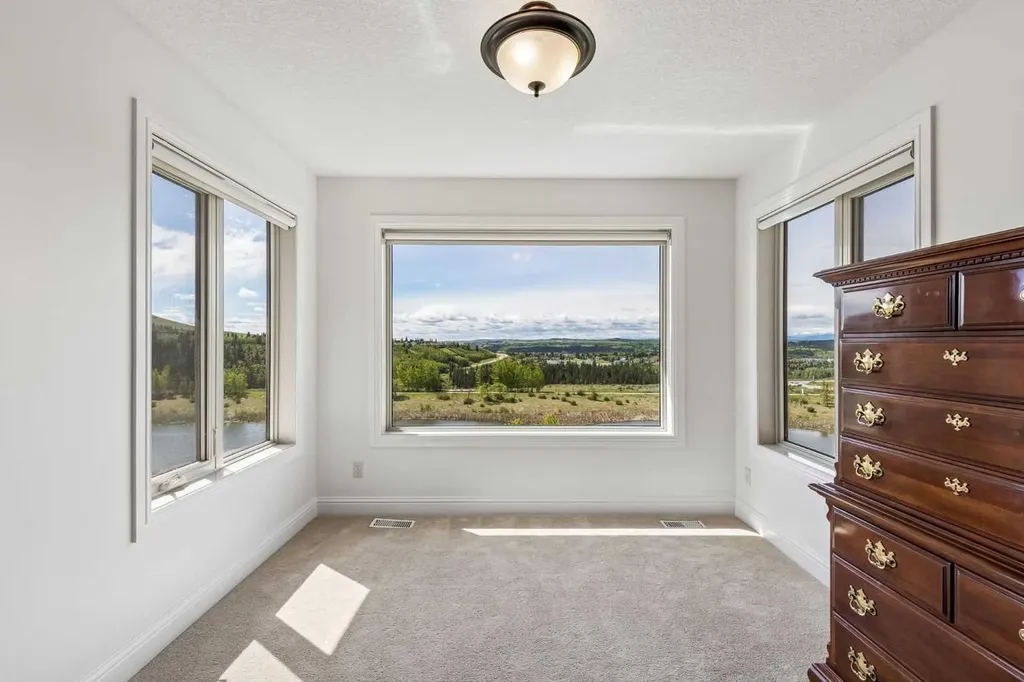 31 Sunset Point Cochrane AB T4C 0B3