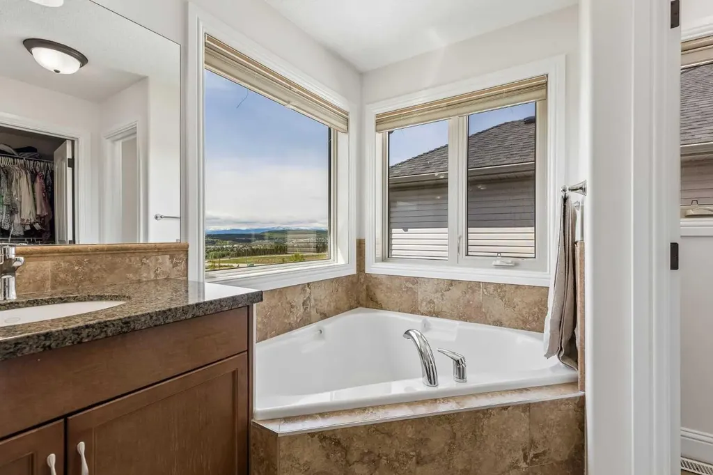31 Sunset Point Cochrane AB T4C 0B3