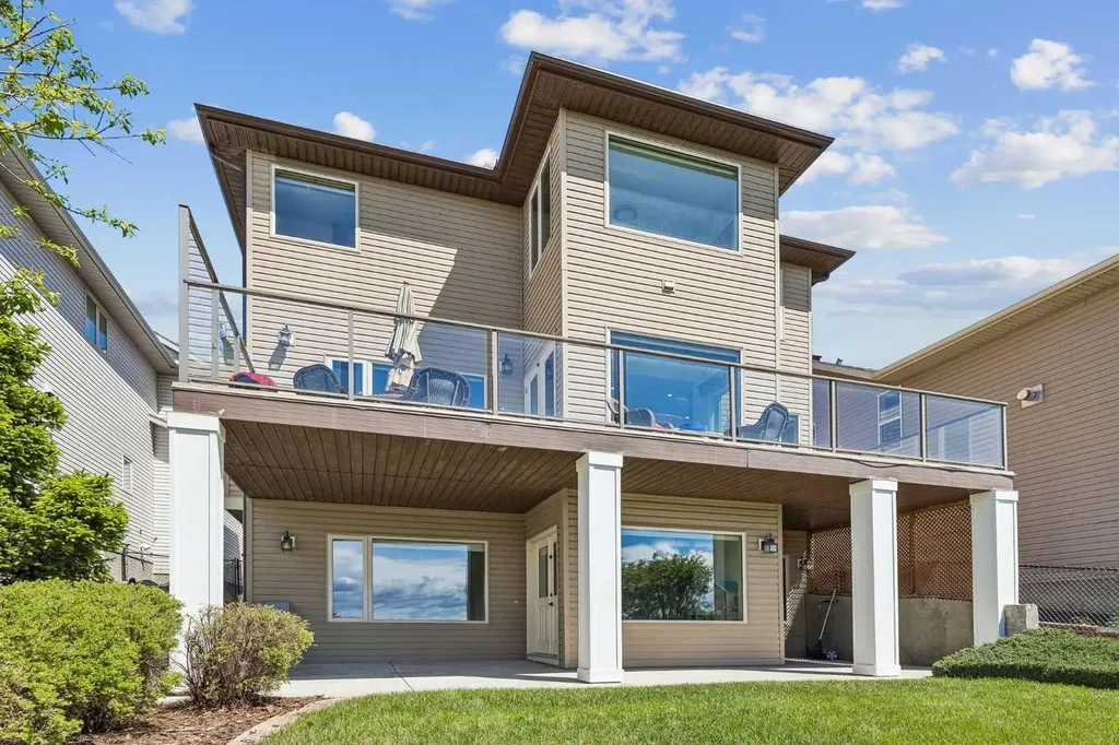 31 Sunset Point Cochrane AB T4C 0B3