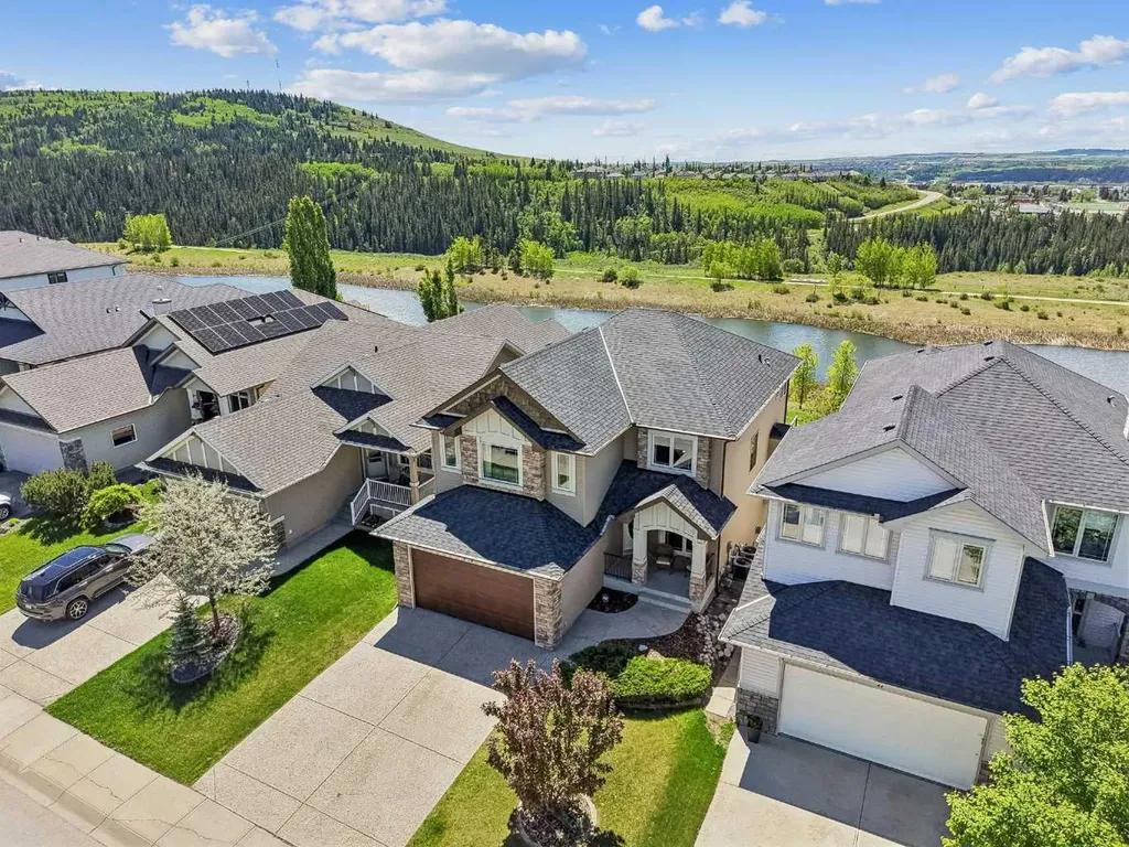 31 Sunset Point Cochrane AB T4C 0B3
