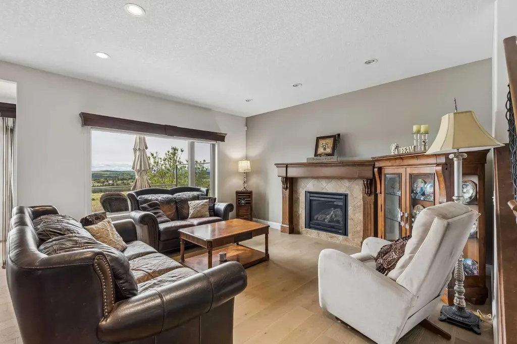 31 Sunset Point Cochrane AB T4C 0B3