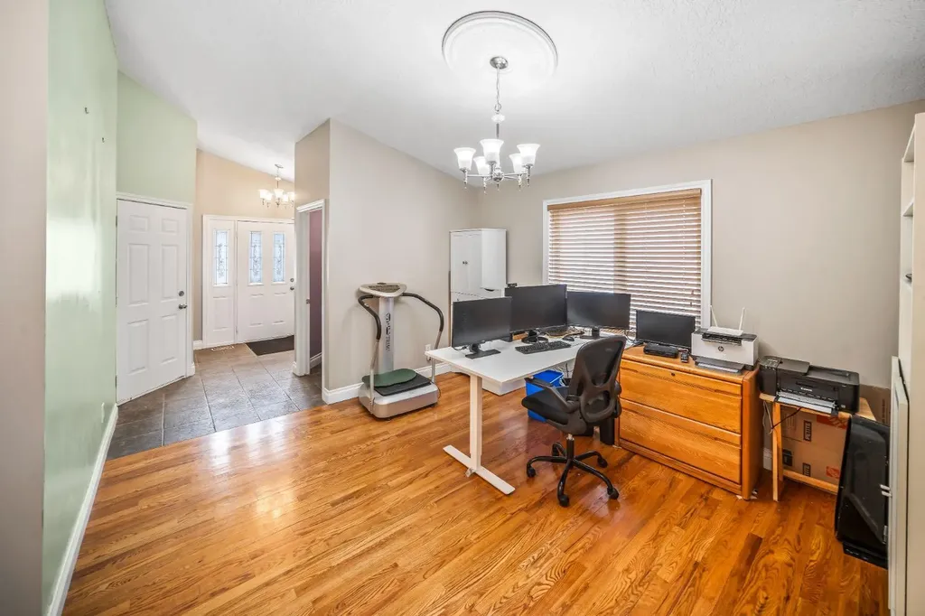 180 Hidden Vale Close NW Calgary AB T3A 5C7