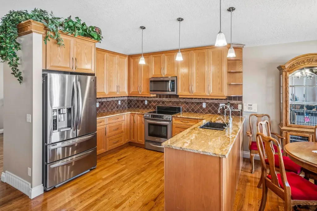 180 Hidden Vale Close NW Calgary AB T3A 5C7