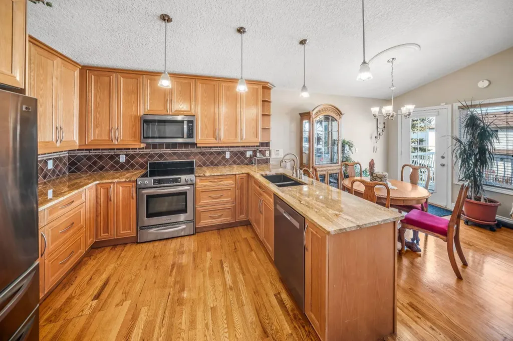 180 Hidden Vale Close NW Calgary AB T3A 5C7