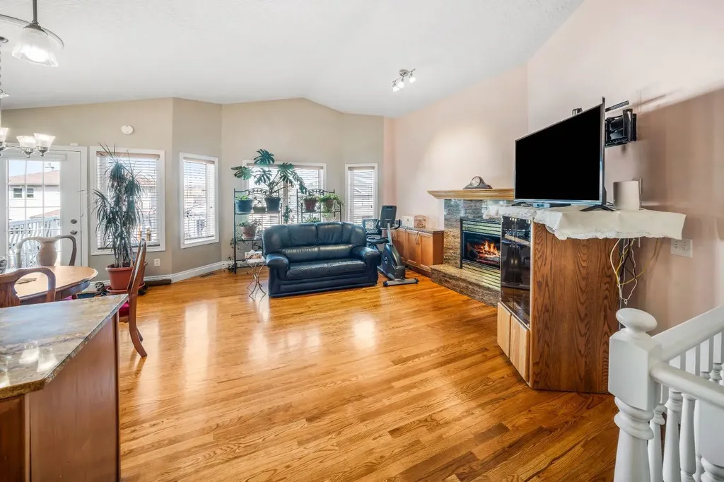 180 Hidden Vale Close NW Calgary AB T3A 5C7