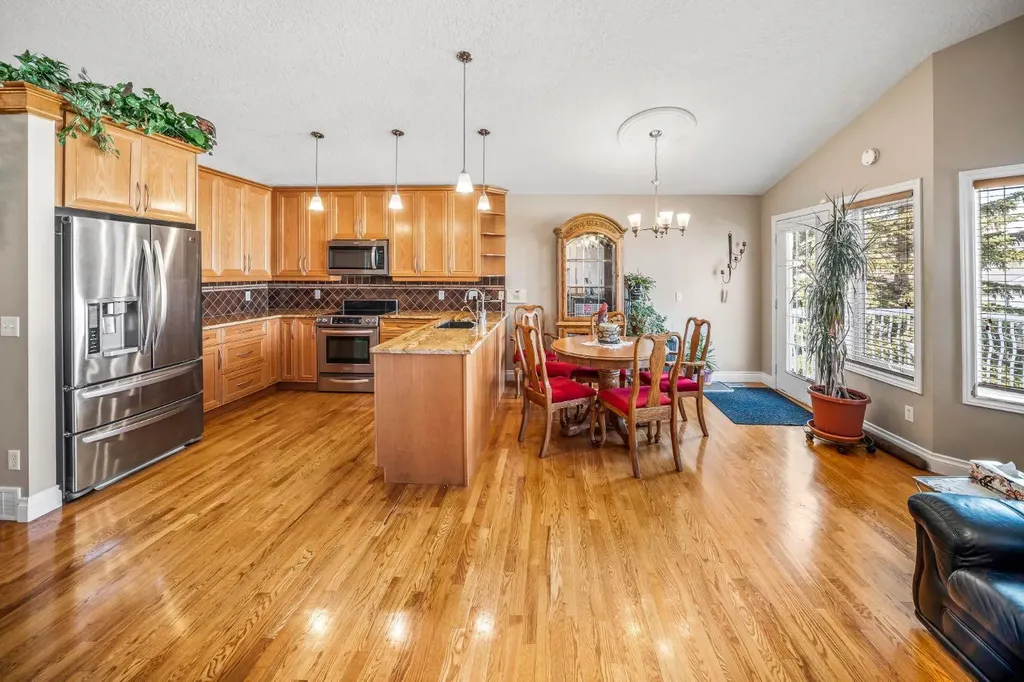 180 Hidden Vale Close NW Calgary AB T3A 5C7