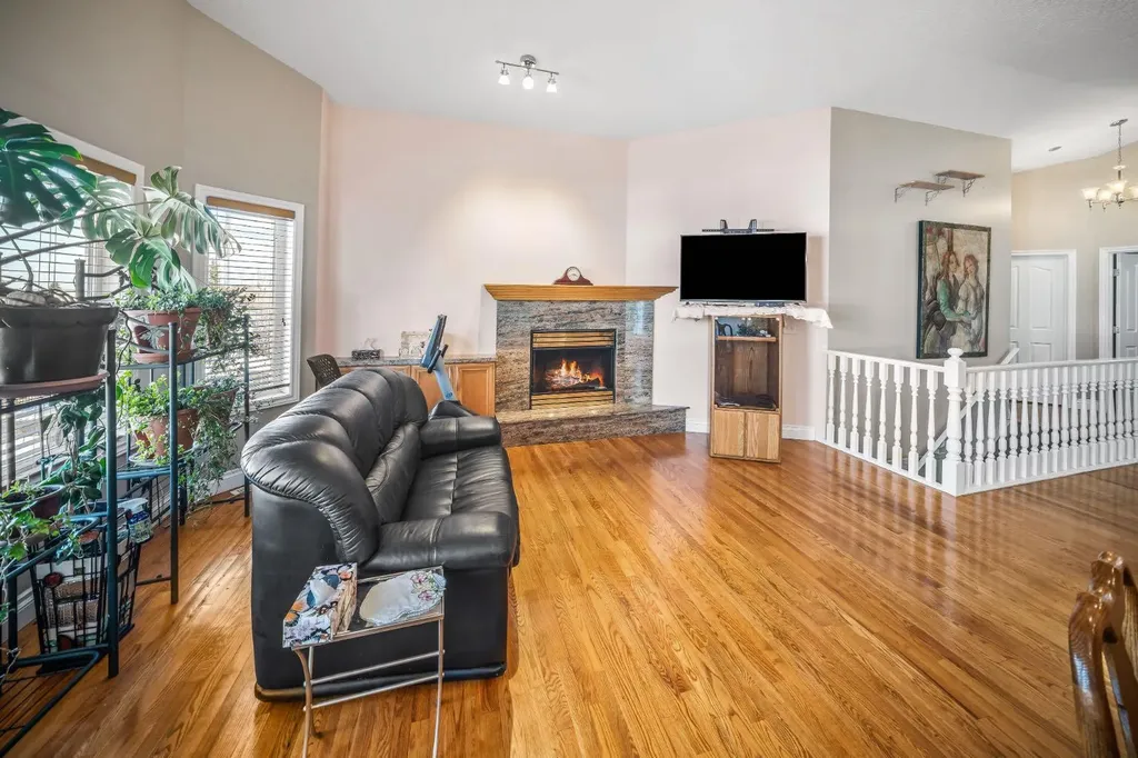 180 Hidden Vale Close NW Calgary AB T3A 5C7