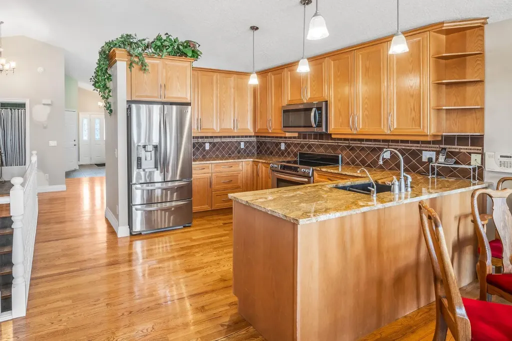 180 Hidden Vale Close NW Calgary AB T3A 5C7
