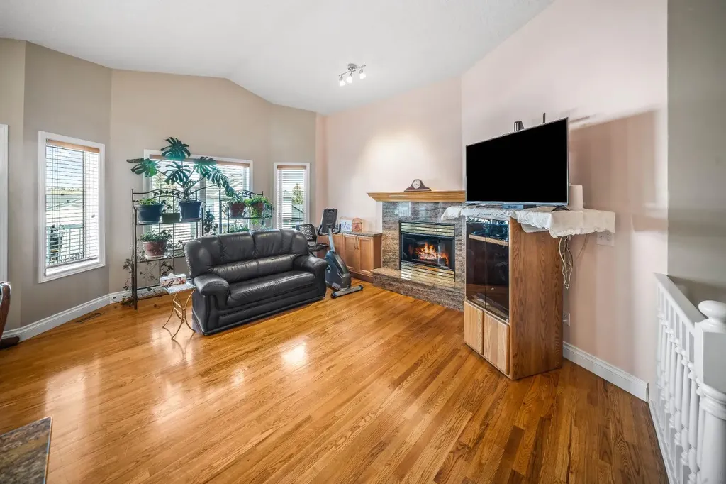 180 Hidden Vale Close NW Calgary AB T3A 5C7