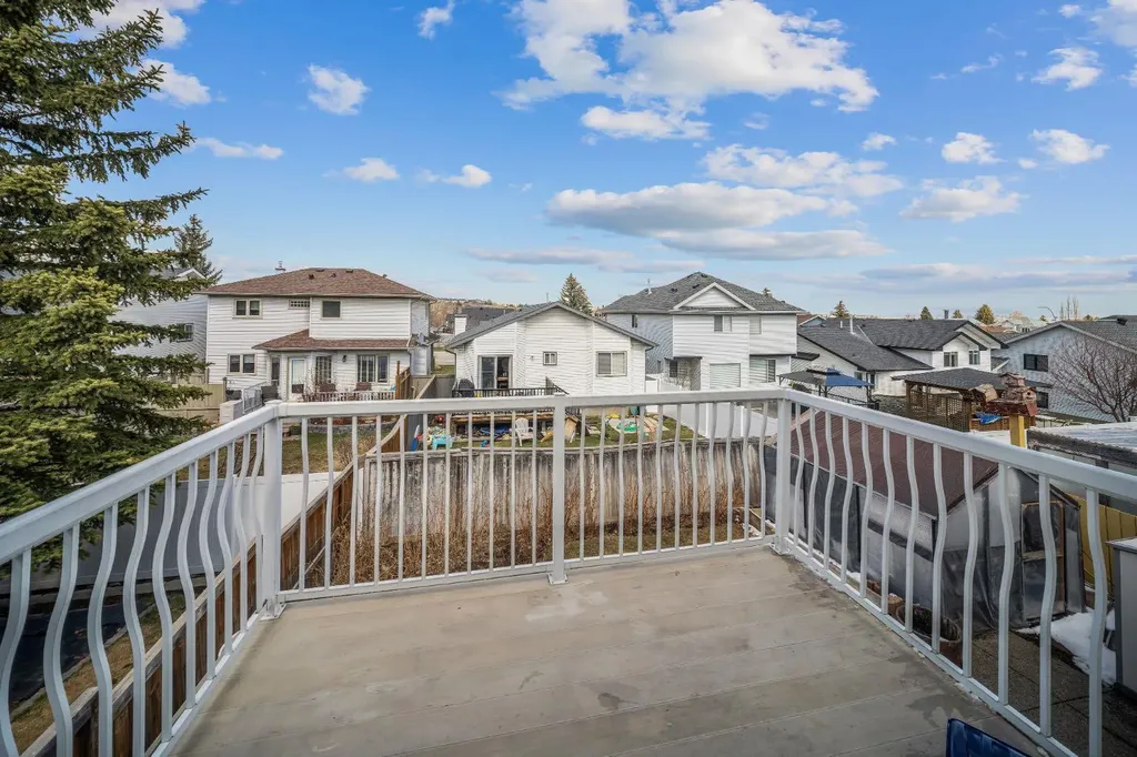 180 Hidden Vale Close NW Calgary AB T3A 5C7