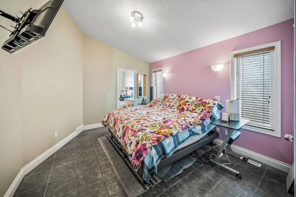 180 Hidden Vale Close NW Calgary AB T3A 5C7