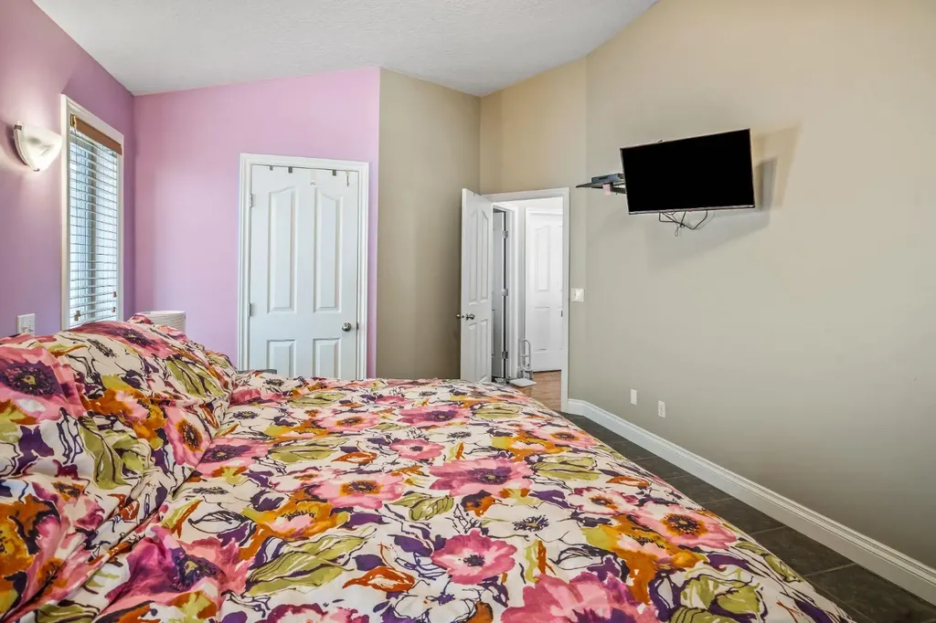 180 Hidden Vale Close NW Calgary AB T3A 5C7