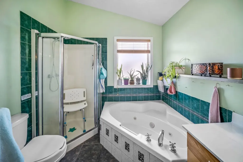 180 Hidden Vale Close NW Calgary AB T3A 5C7