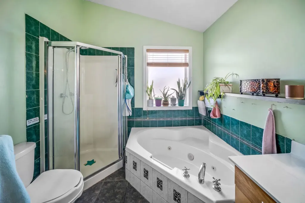 180 Hidden Vale Close NW Calgary AB T3A 5C7