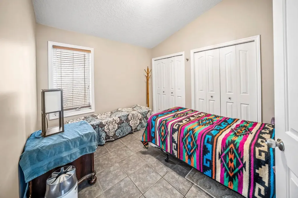180 Hidden Vale Close NW Calgary AB T3A 5C7