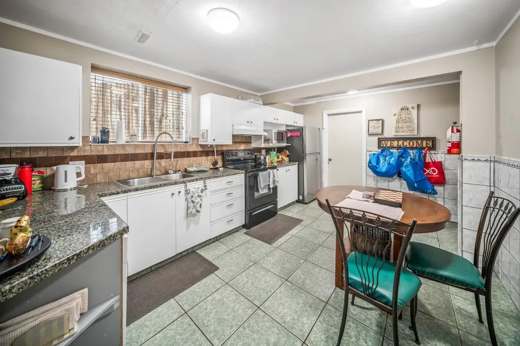 180 Hidden Vale Close NW Calgary AB T3A 5C7