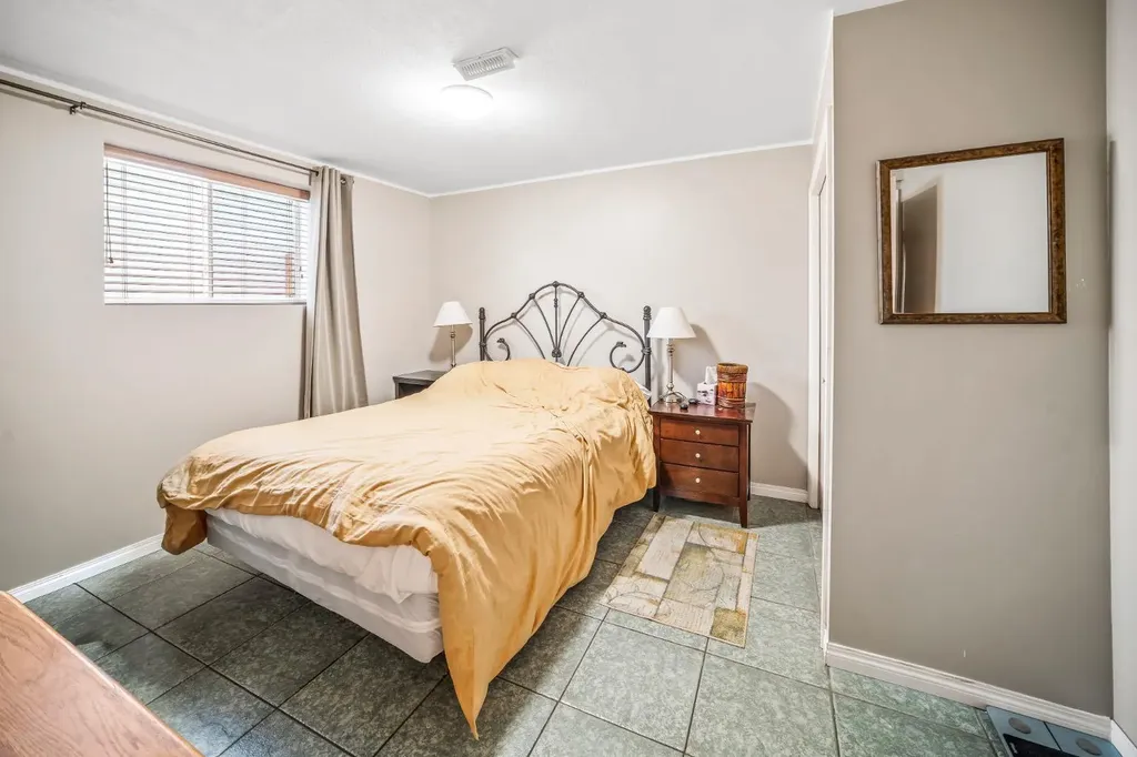 180 Hidden Vale Close NW Calgary AB T3A 5C7