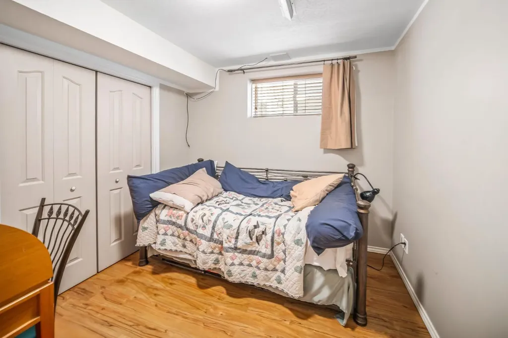180 Hidden Vale Close NW Calgary AB T3A 5C7