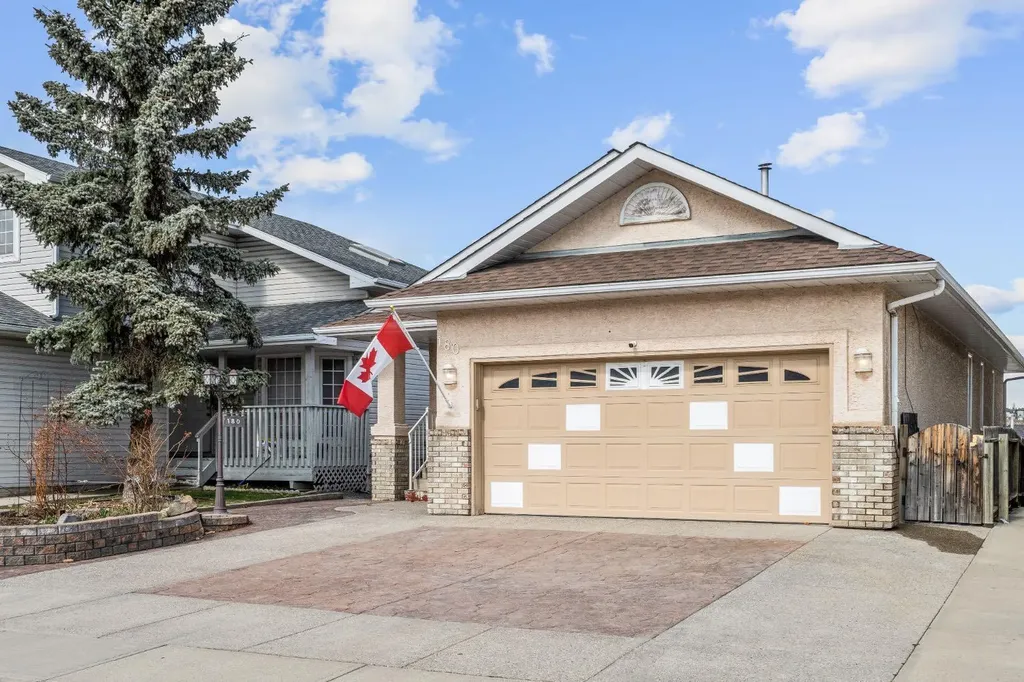 180 Hidden Vale Close NW Calgary AB T3A 5C7