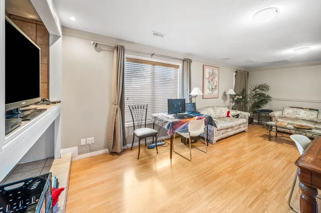 180 Hidden Vale Close NW Calgary AB T3A 5C7