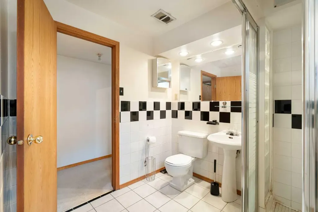 3019 37 Street SW Calgary AB T3E 3B5