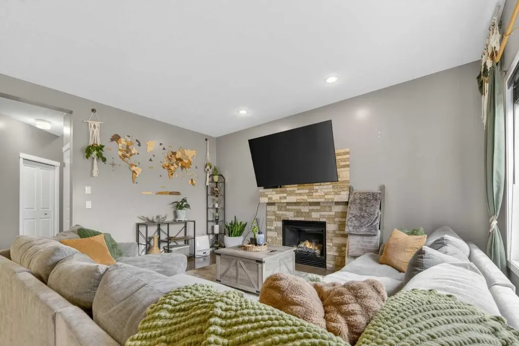 192 Fireside Place Cochrane AB T4C 0R6