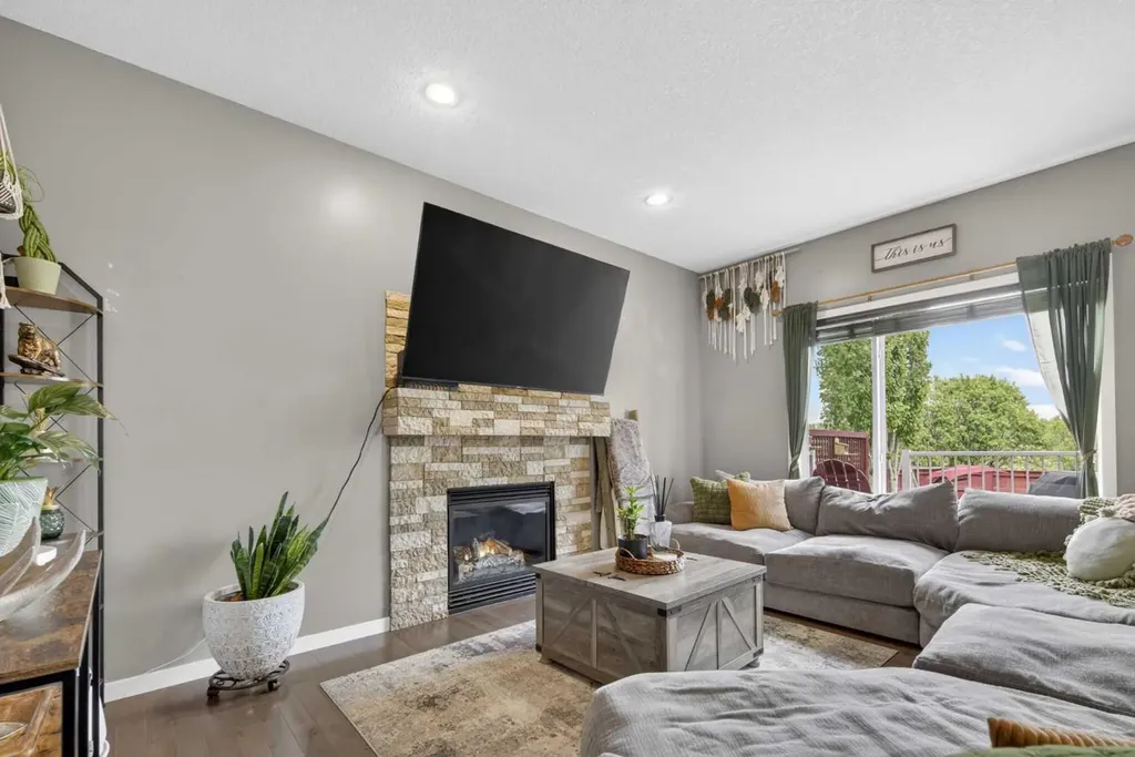 192 Fireside Place Cochrane AB T4C 0R6
