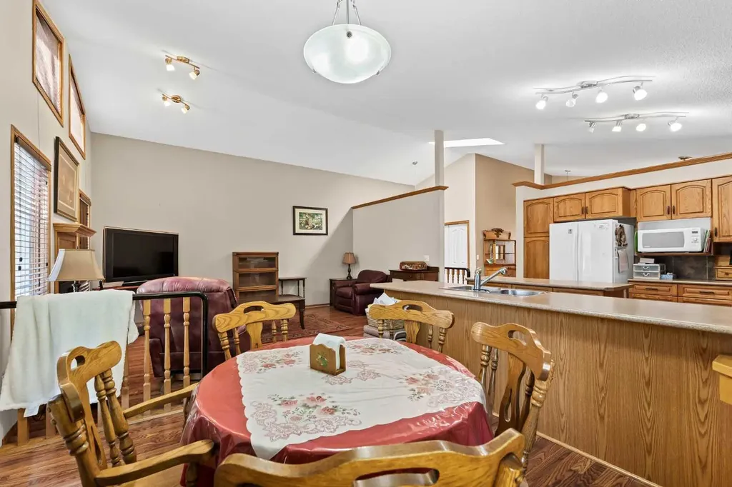 93 Park Meadows Court SE Medicine Hat AB T1B4C3